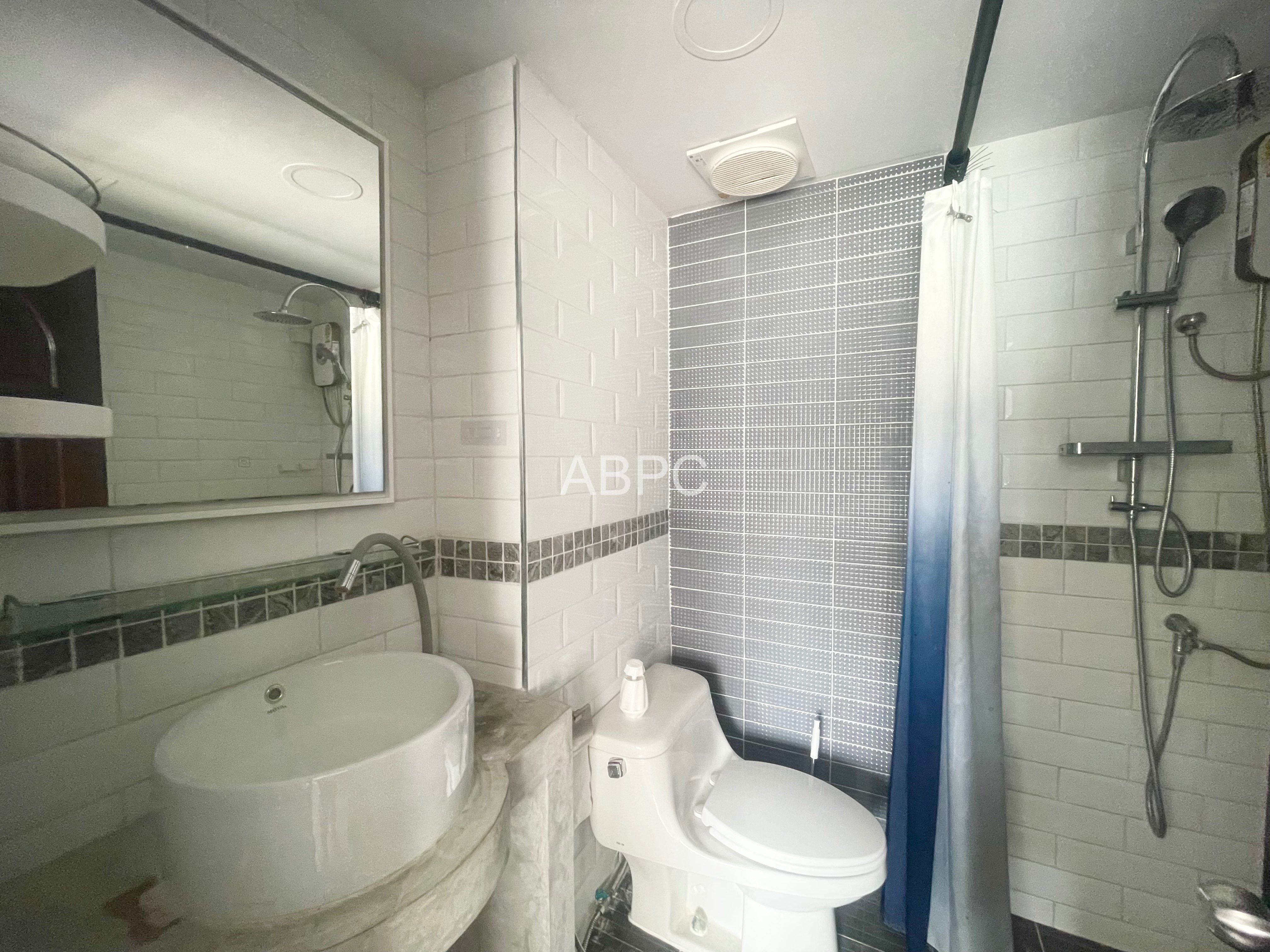 Large 1 Bed 1 Bath Condo In Jomtien photo 4