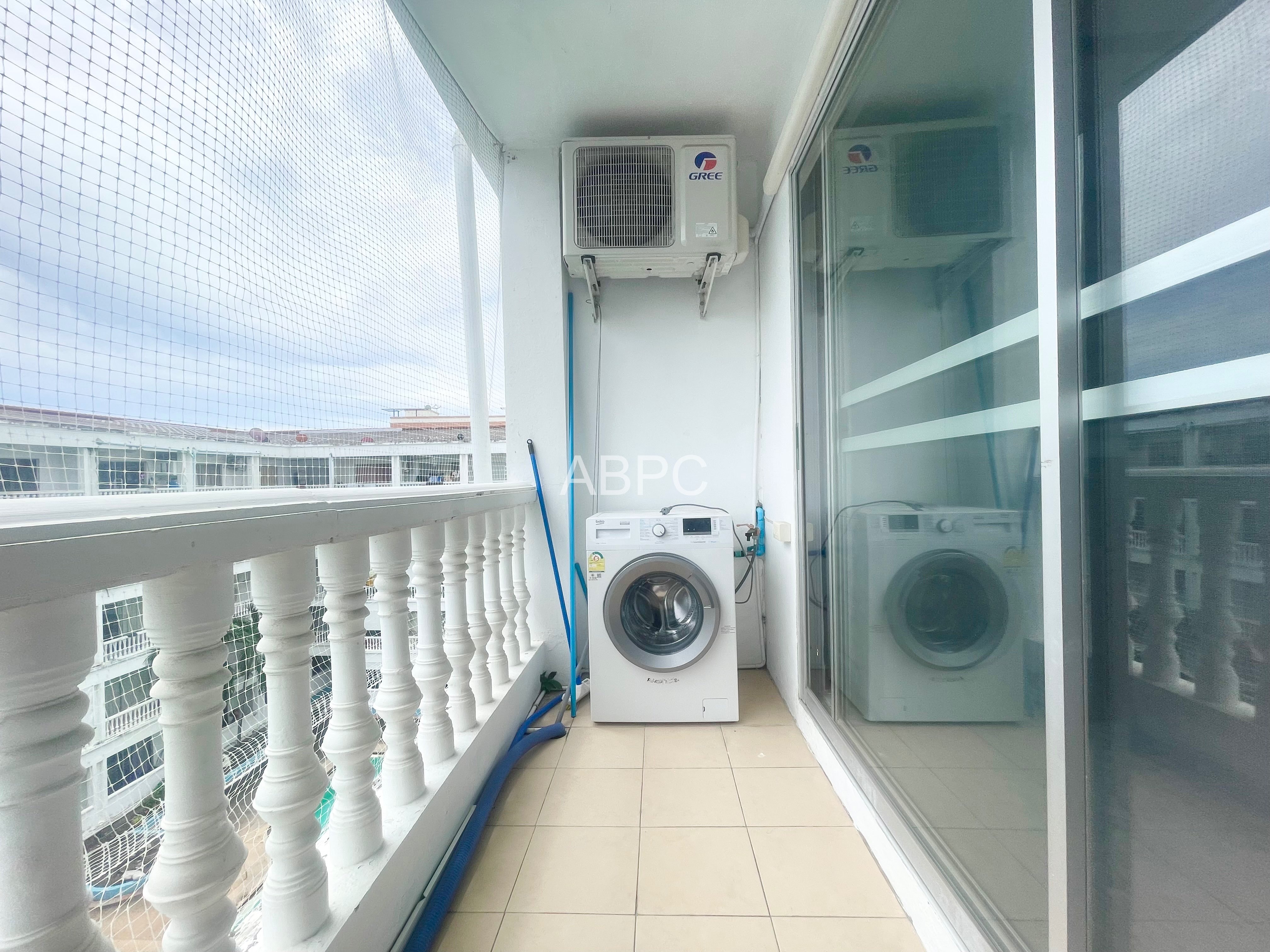 Large 1 Bed 1 Bath Condo In Jomtien photo 9