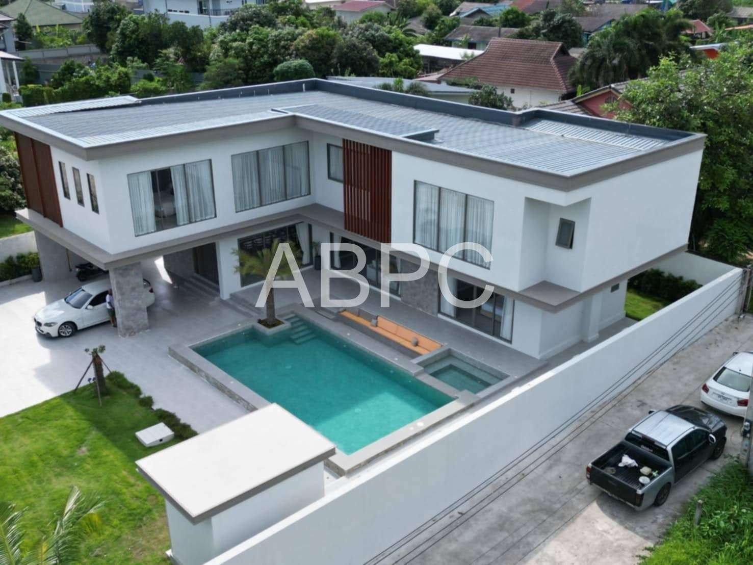 Brand New Modern Luxury 7 Bed 8 Bath Pool Villa In Huay Yai