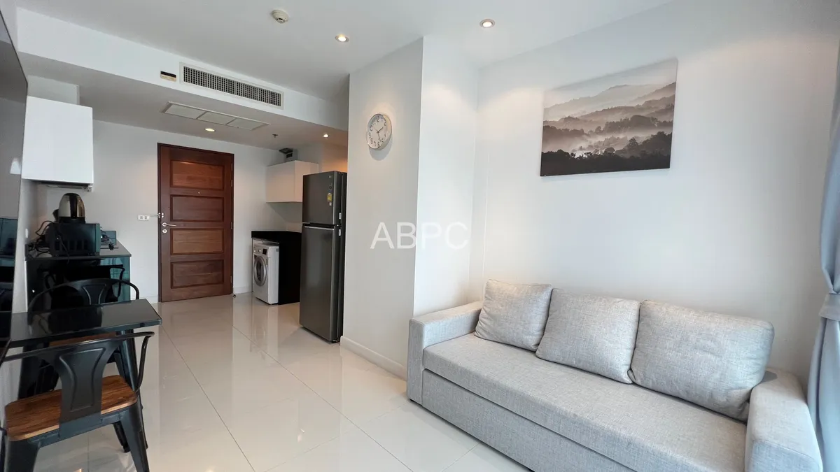 High Floor 1 Bed Condo For in Pratumnak photo 3