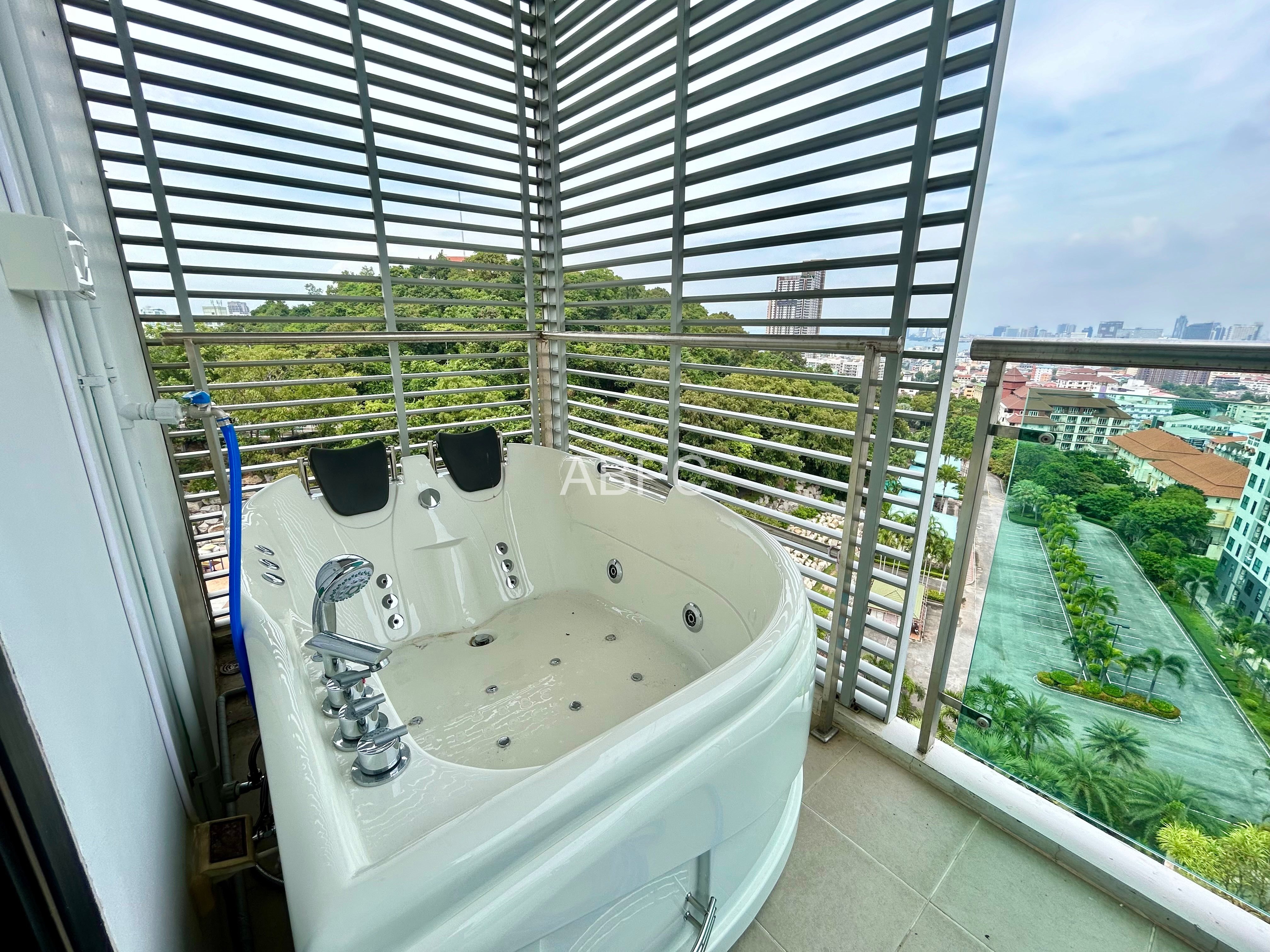 Ocean View 2 Bed 2 Bath Condo In Pratumnak photo 2