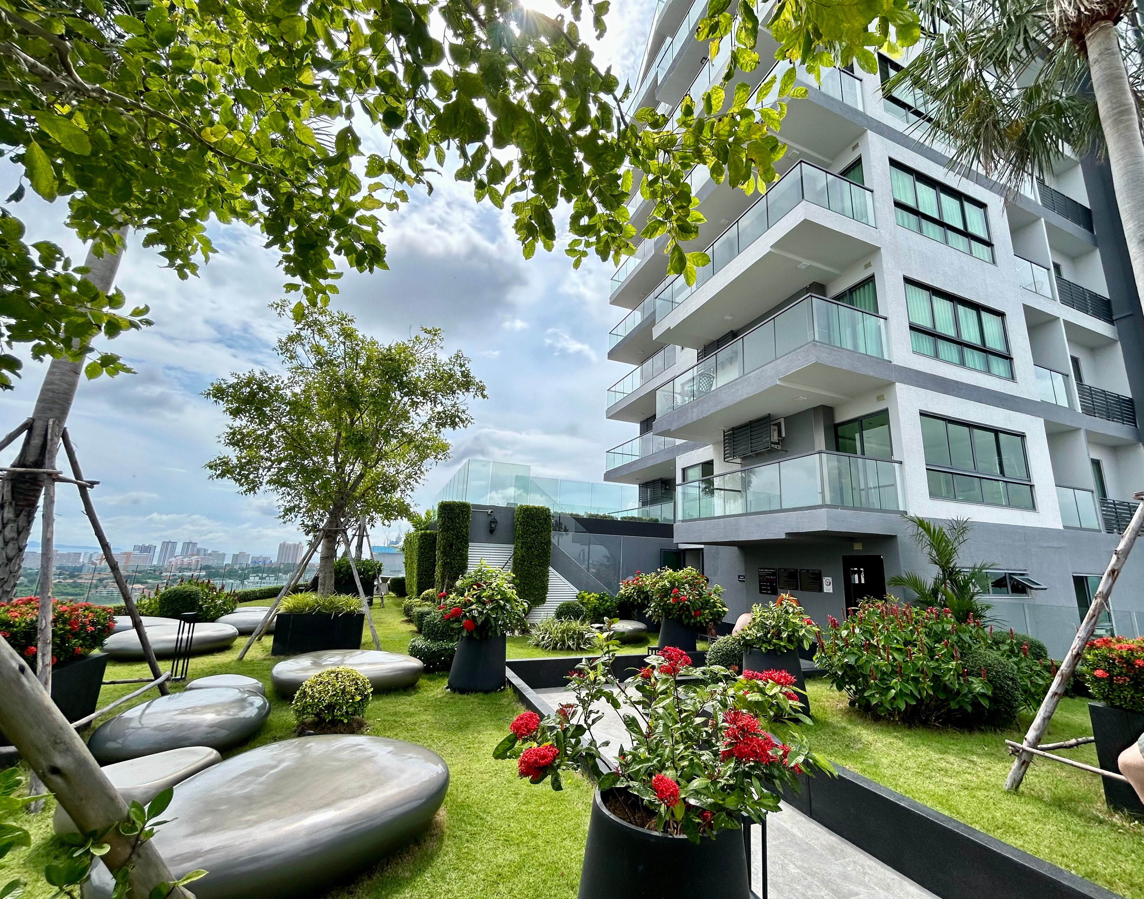 Brand New 2 Bedroom Condo For Rent in Arcadia Millennium Tower photo 13