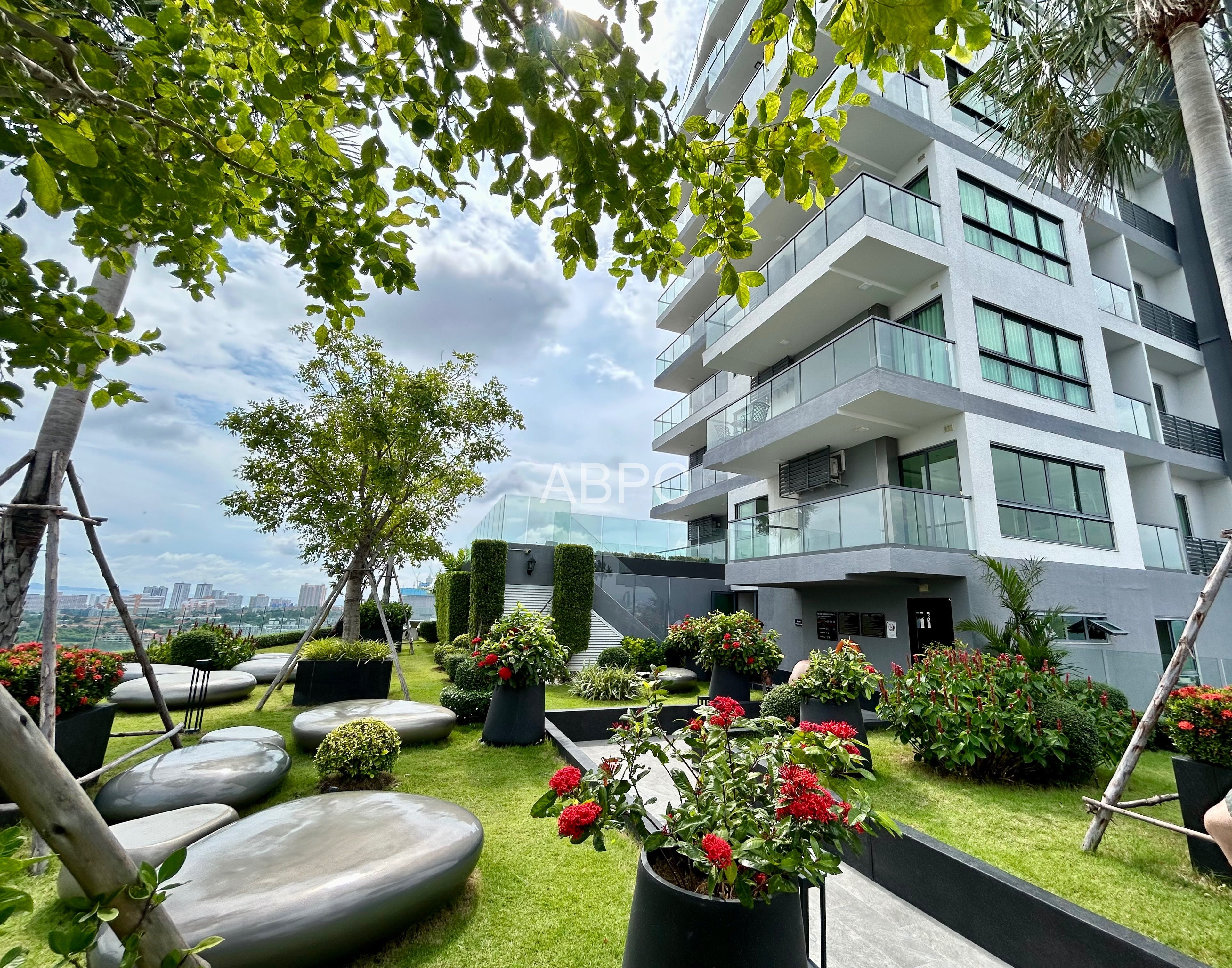 Brand New 2 Bedroom Condo For Rent in Arcadia Millennium Tower photo 3