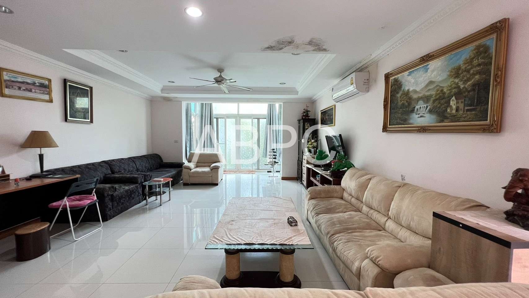 Twin 3 floor Townhouses for sale in East Pattaya photo 8