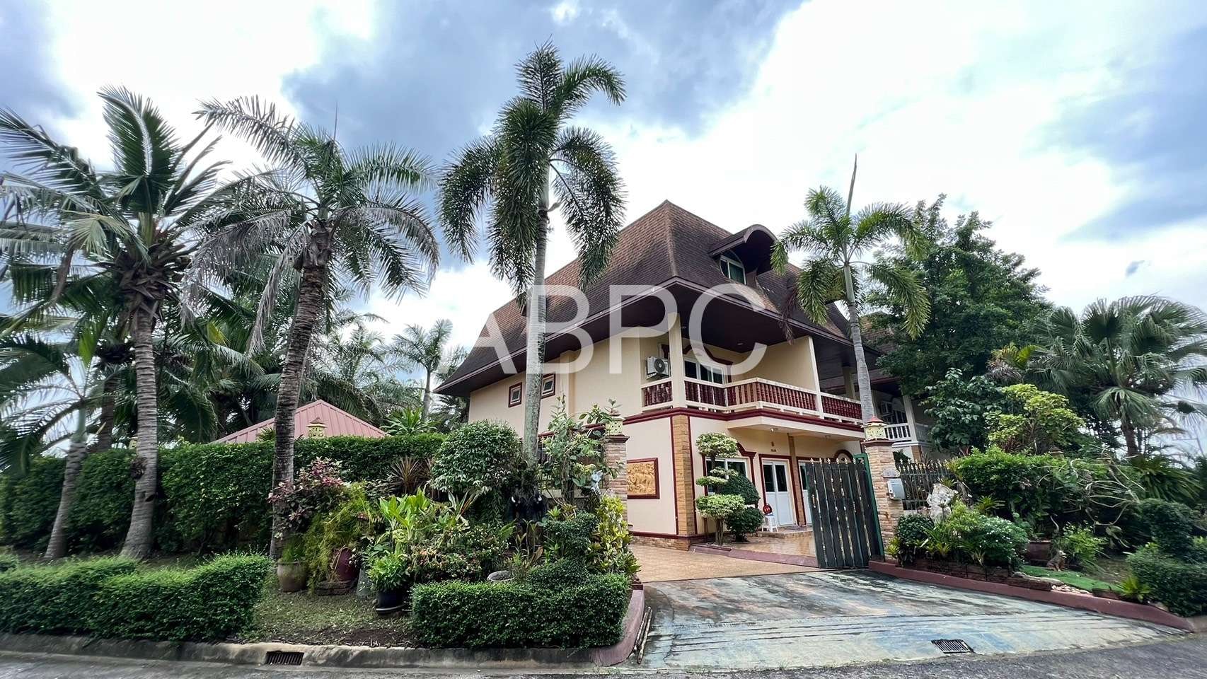 Twin 3 floor Townhouses for sale in East Pattaya photo 12