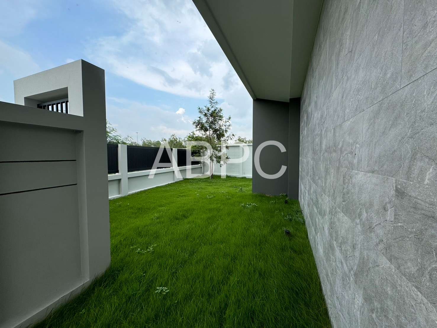 4 beds 4 bathrooms pool villa in East Pattaya photo 16