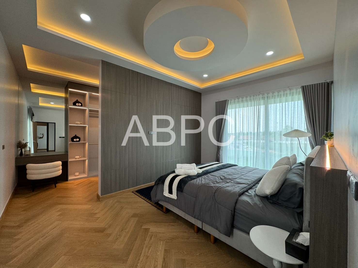 4 beds 4 bathrooms pool villa in East Pattaya photo 12
