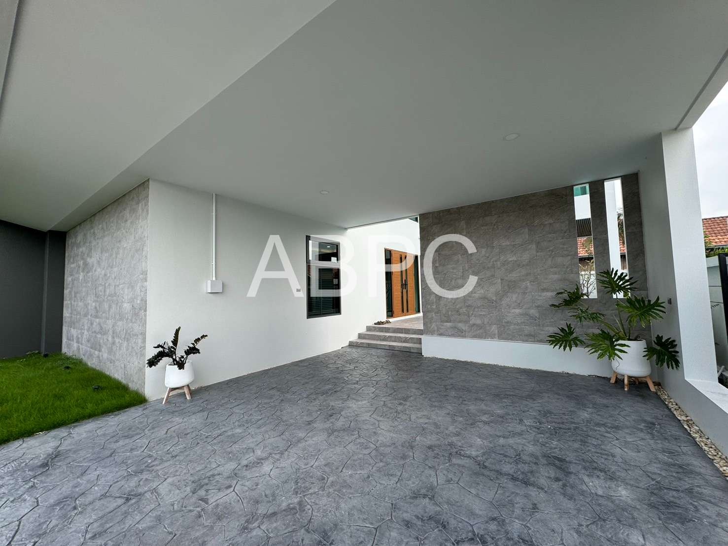4 beds 4 bathrooms pool villa in East Pattaya photo 15
