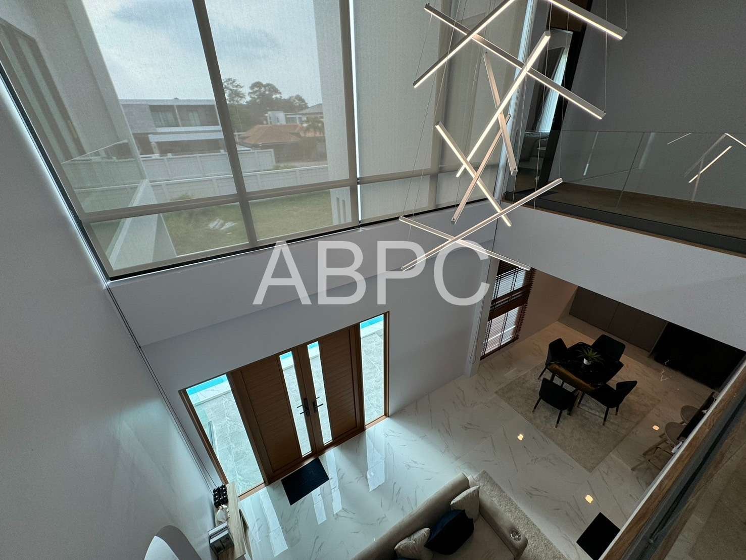 4 beds 4 bathrooms pool villa in East Pattaya photo 9