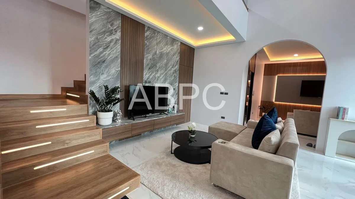 4 beds 4 bathrooms pool villa in East Pattaya photo 3