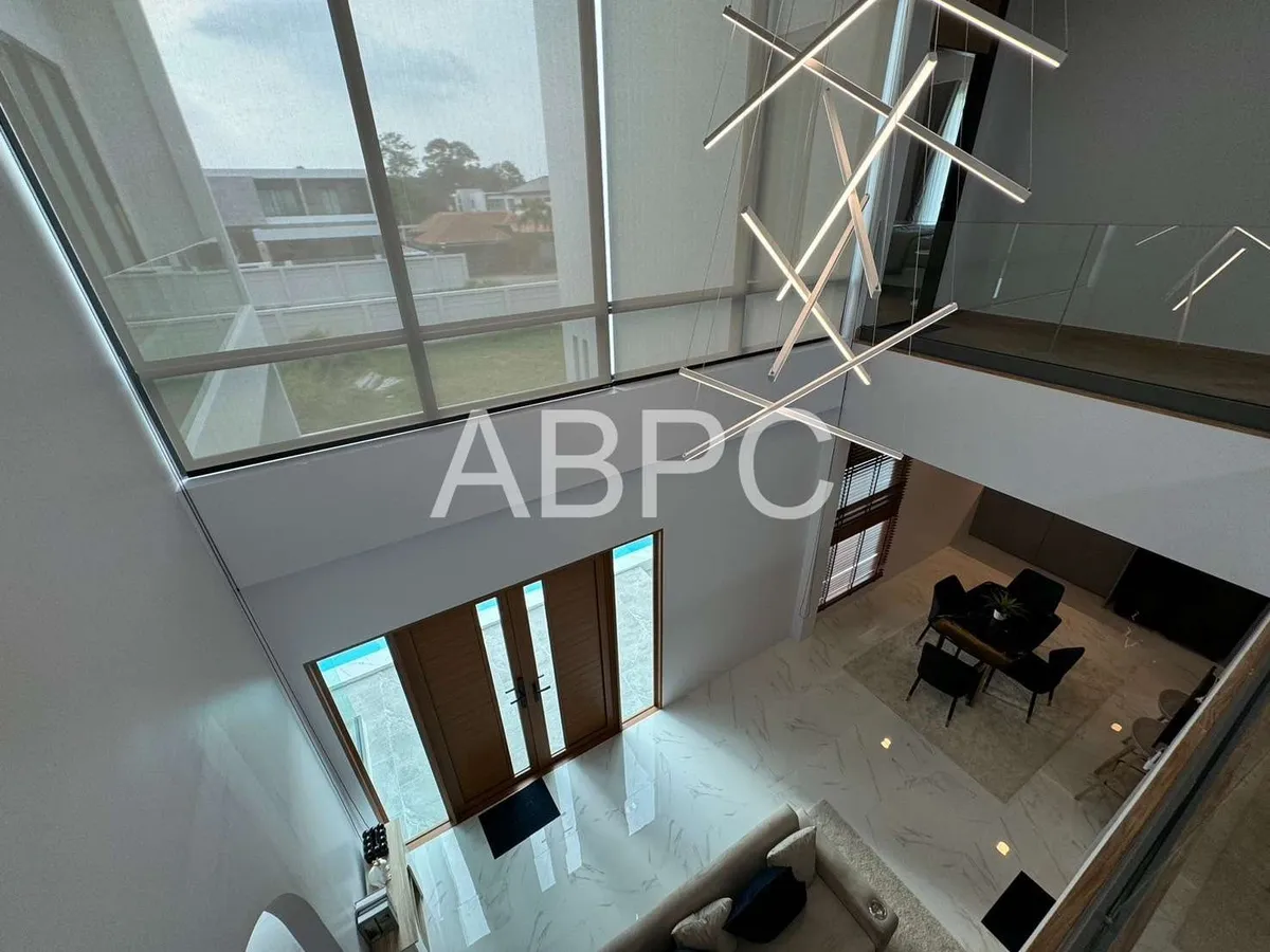 4 beds 4 bathrooms pool villa in East Pattaya photo 9