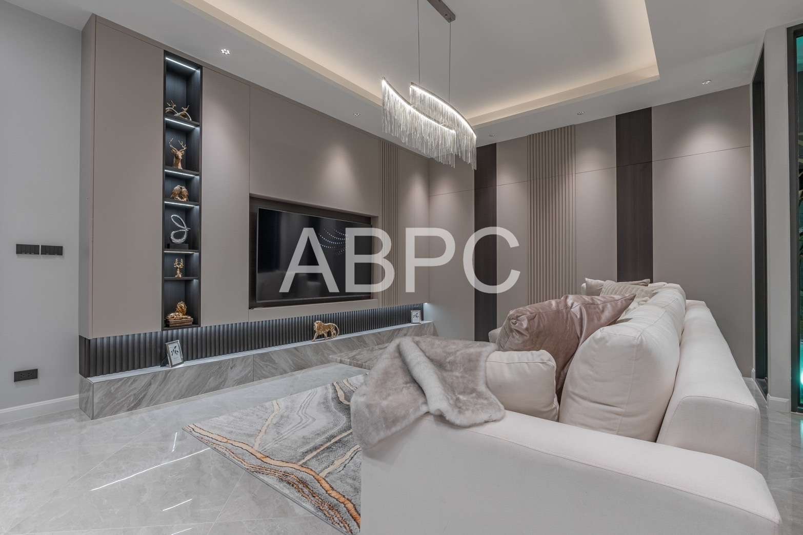 5 bedroom Pool Villa Near Theppasit Road photo 7
