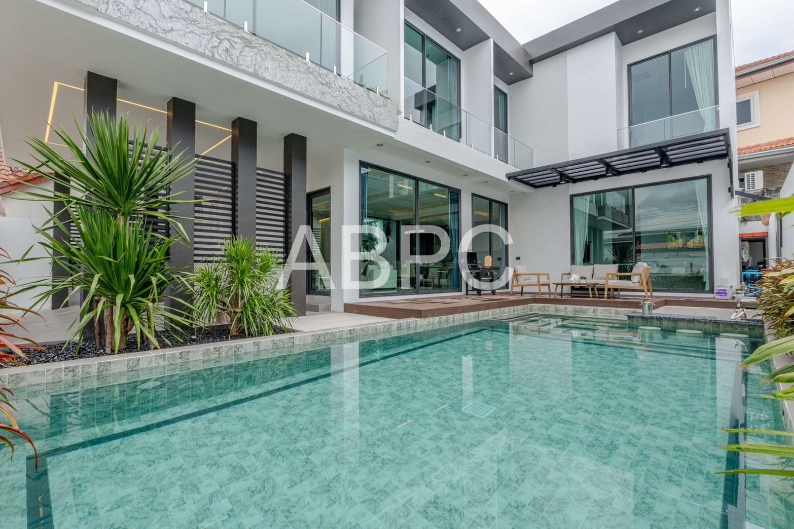5 bedroom Pool Villa Near Theppasit Road photo 13