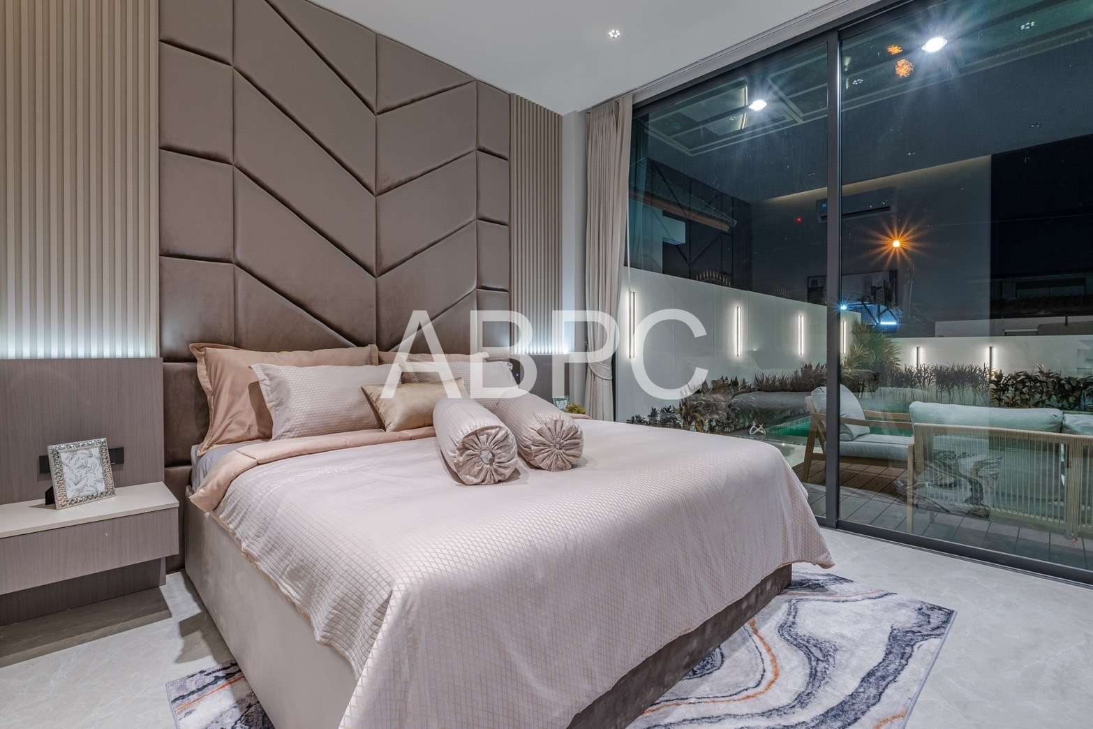 5 bedroom Pool Villa Near Theppasit Road photo 12