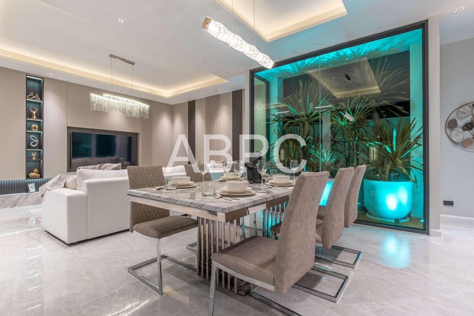 5 bedroom Pool Villa Near Theppasit Road photo 5