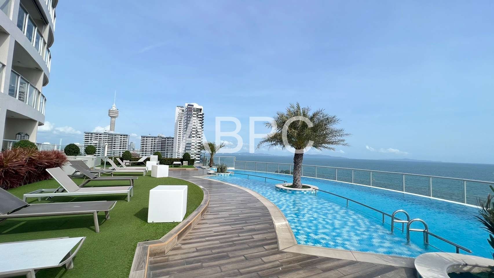 Ocean View Condo For Rent in Pratumnak