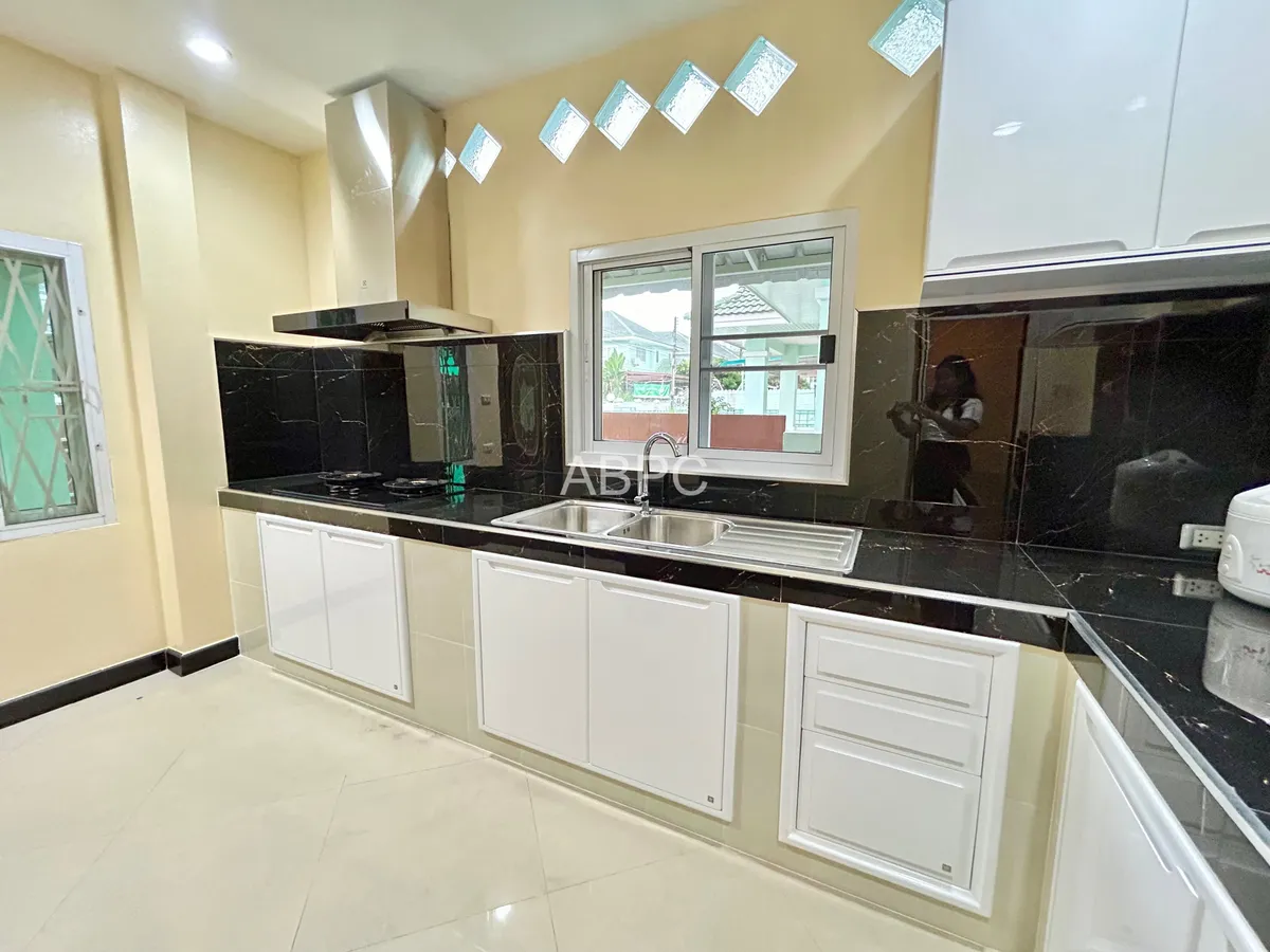 3 Bedroom House For Rent in North Pattaya photo 2