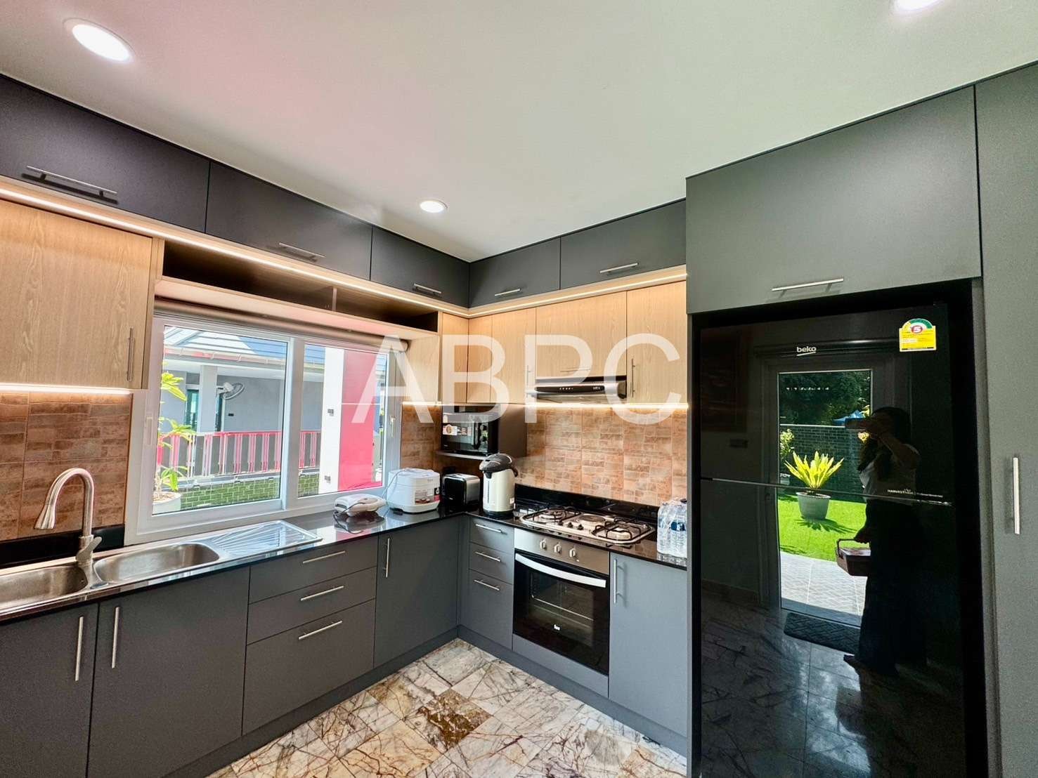 Luxury Pool Villa Compound for Sale in East Pattaya | 9 Bedrooms | Prime Investment photo 4