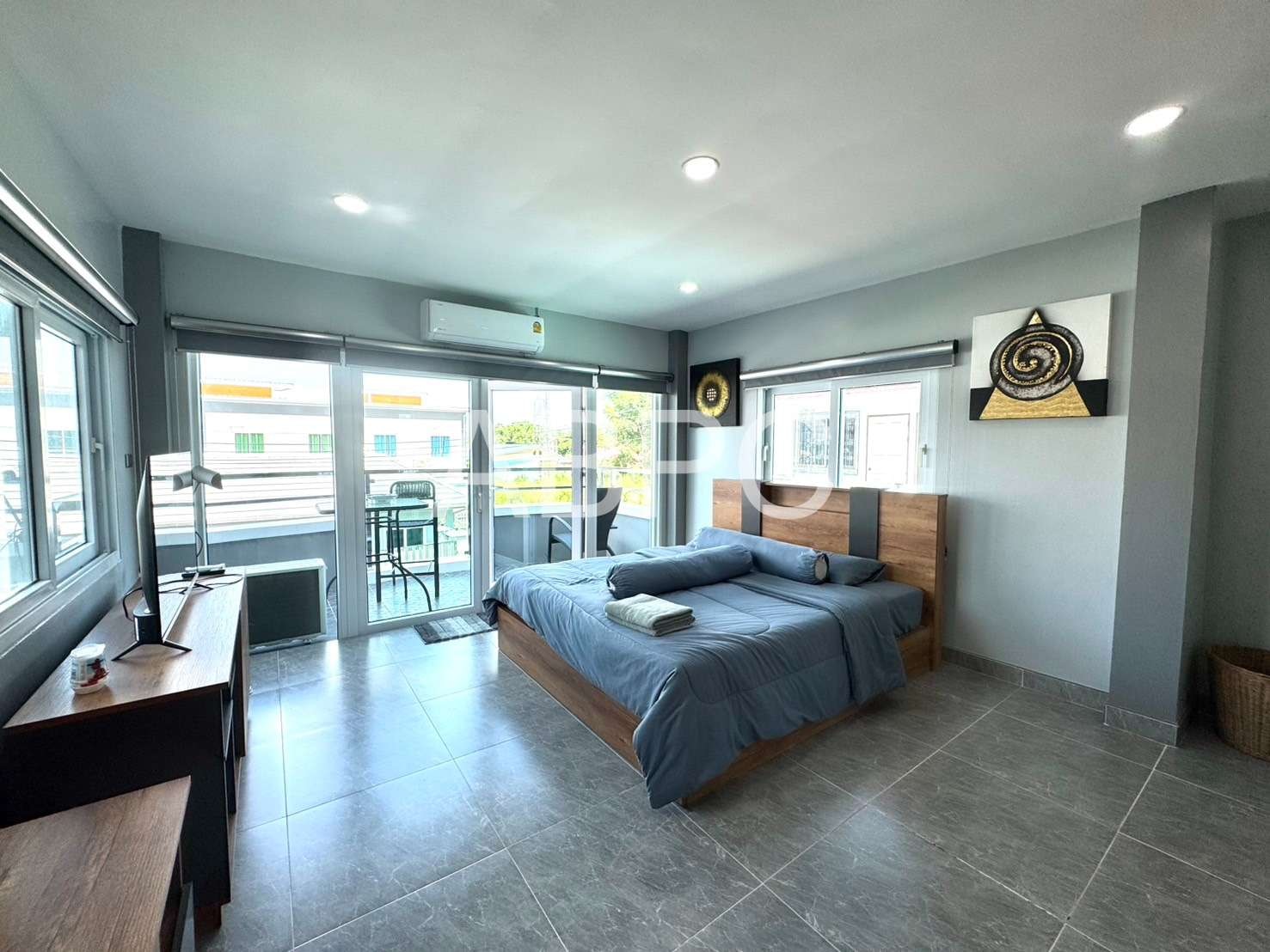 Luxury Pool Villa Compound for Sale in East Pattaya | 9 Bedrooms | Prime Investment photo 7