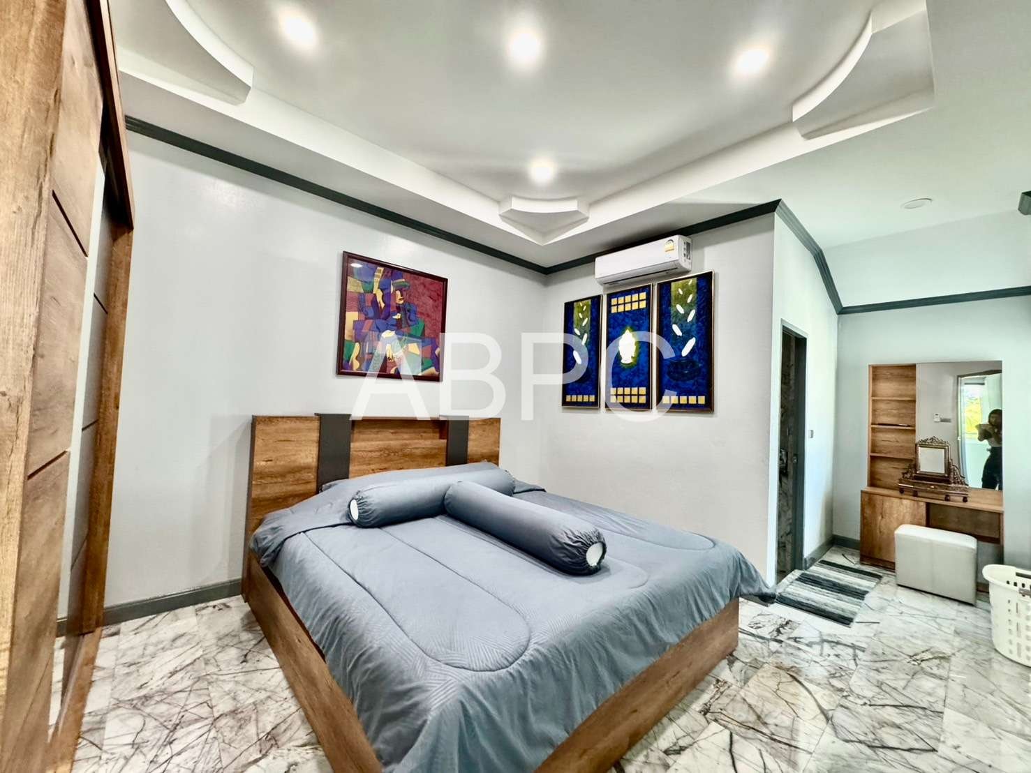 Luxury Pool Villa Compound for Sale in East Pattaya | 9 Bedrooms | Prime Investment photo 9