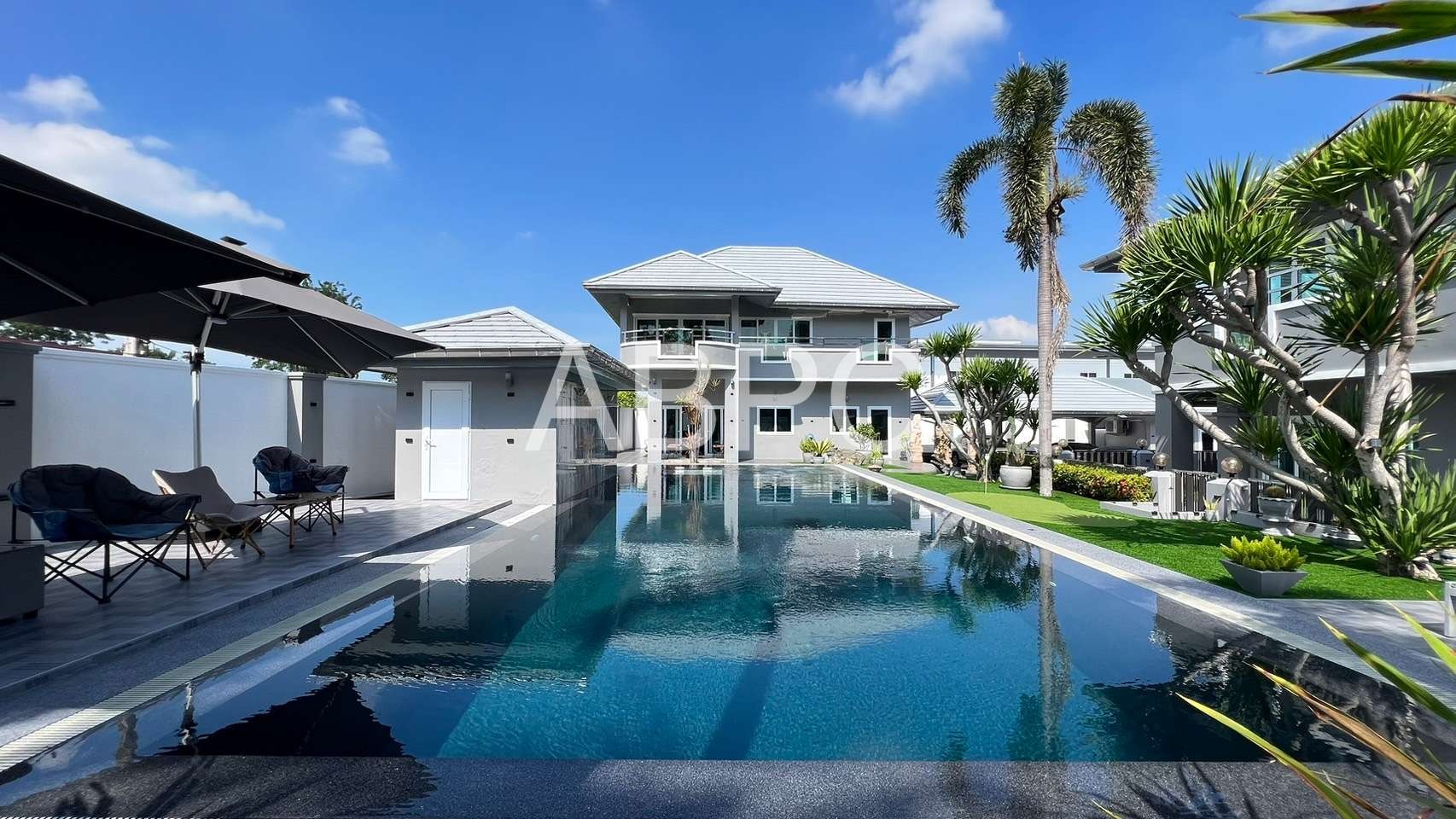 Luxury Pool Villa Compound for Sale in East Pattaya | 9 Bedrooms | Prime Investment photo 2