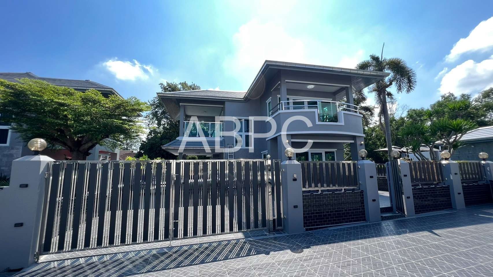 Luxury Pool Villa Compound for Sale in East Pattaya | 9 Bedrooms | Prime Investment photo 3