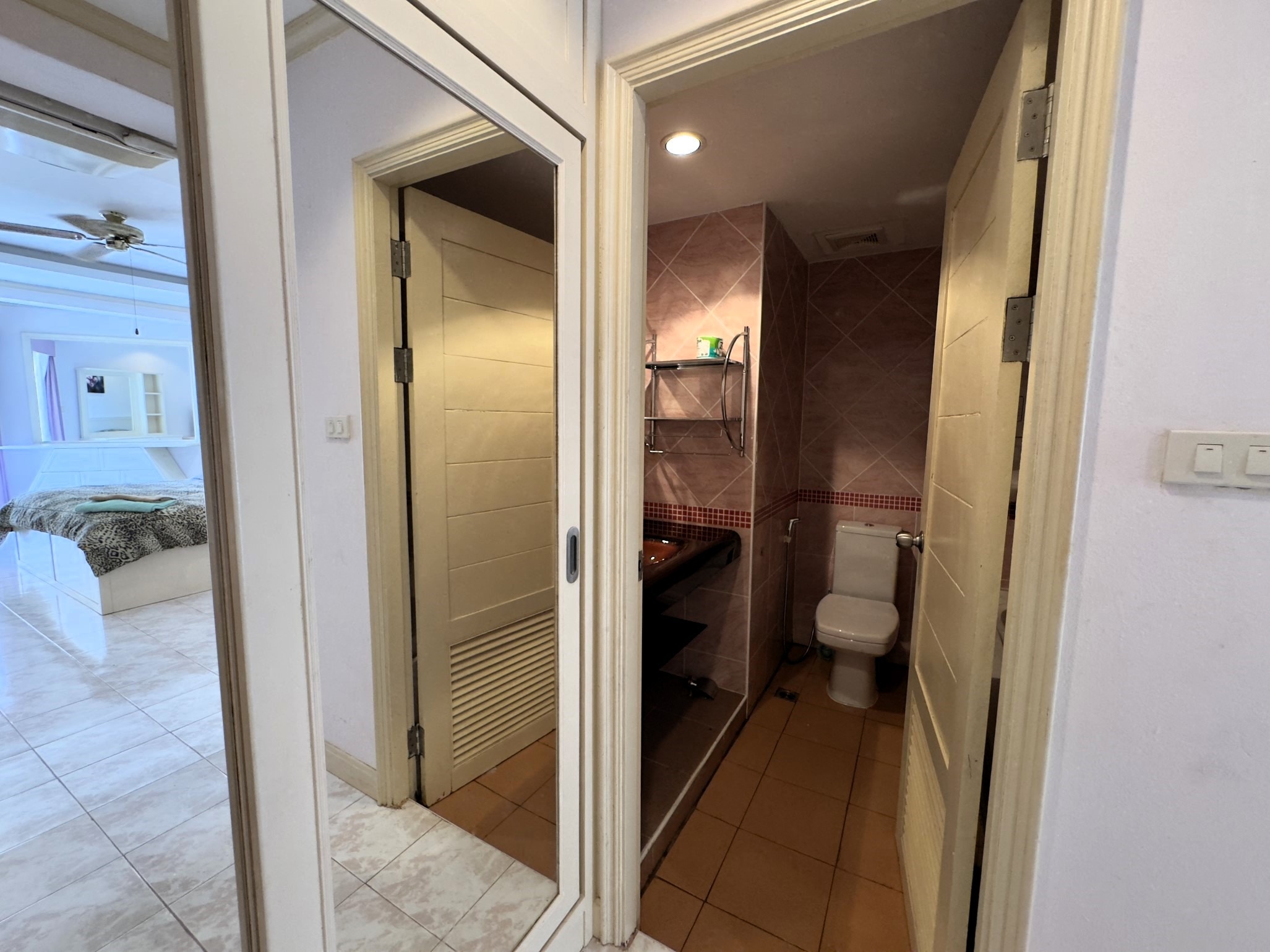 Large City View 1 Bed 2 Bath Condo In Jomtien photo 26