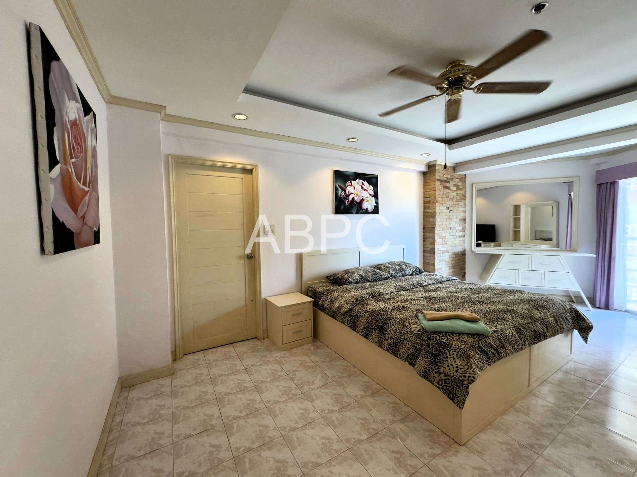 Large City View 1 Bed 2 Bath Condo In Jomtien photo 2