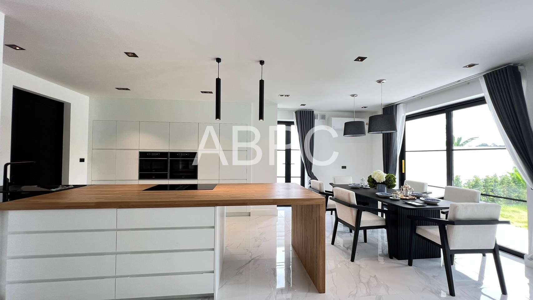 5 Bedrooms 7 Bathrooms in East Pattaya photo 3