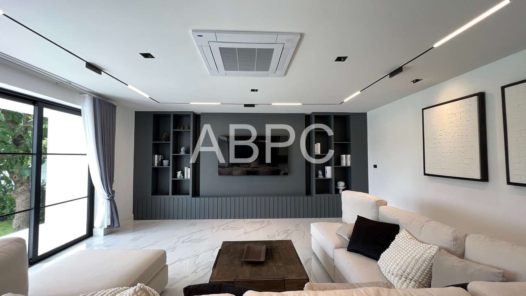 5 Bedrooms 7 Bathrooms in East Pattaya photo 18