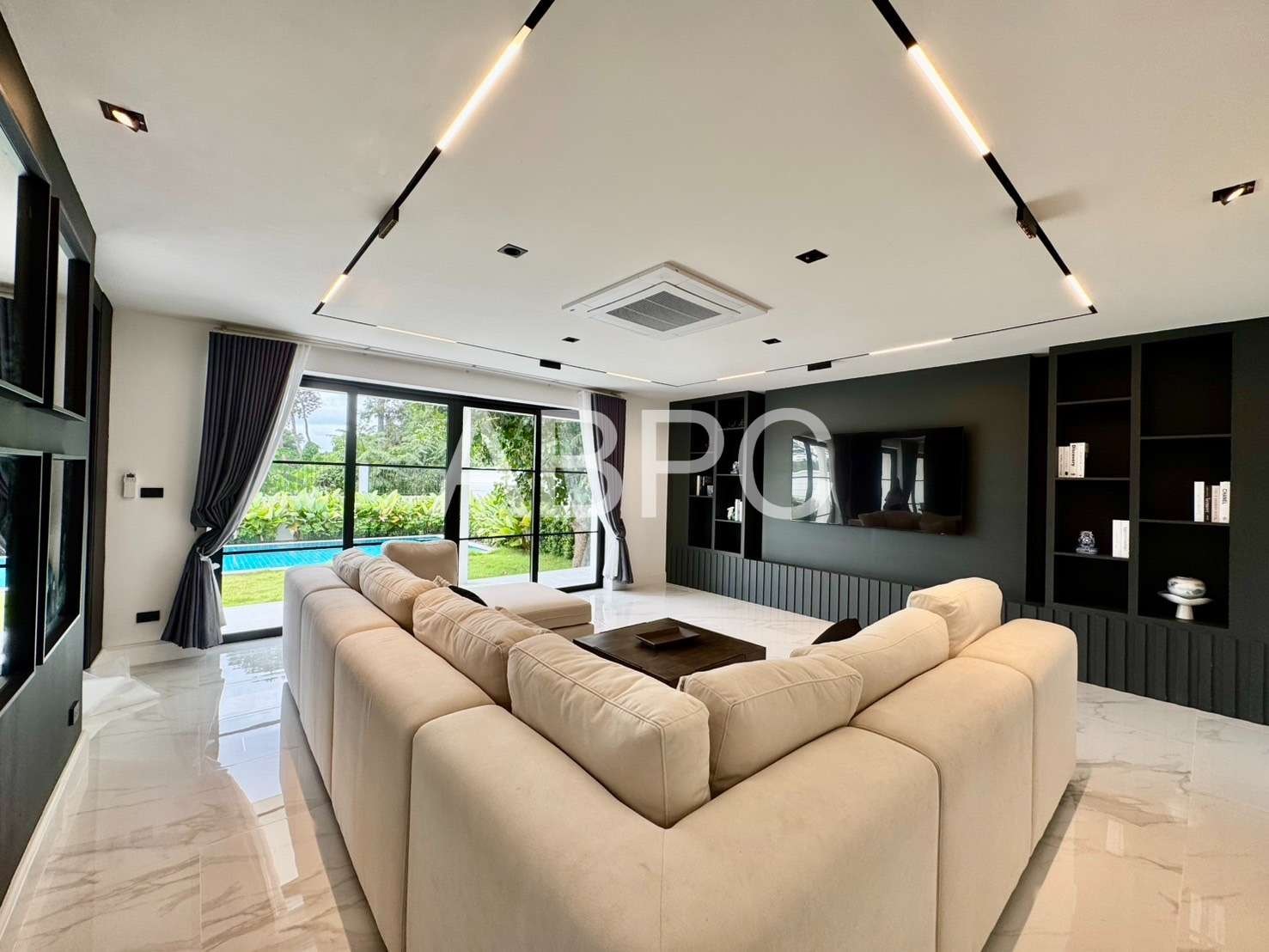 5 Bedrooms 7 Bathrooms in East Pattaya photo 7