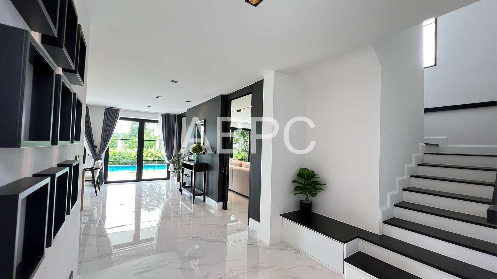 5 Bedrooms 7 Bathrooms in East Pattaya photo 22