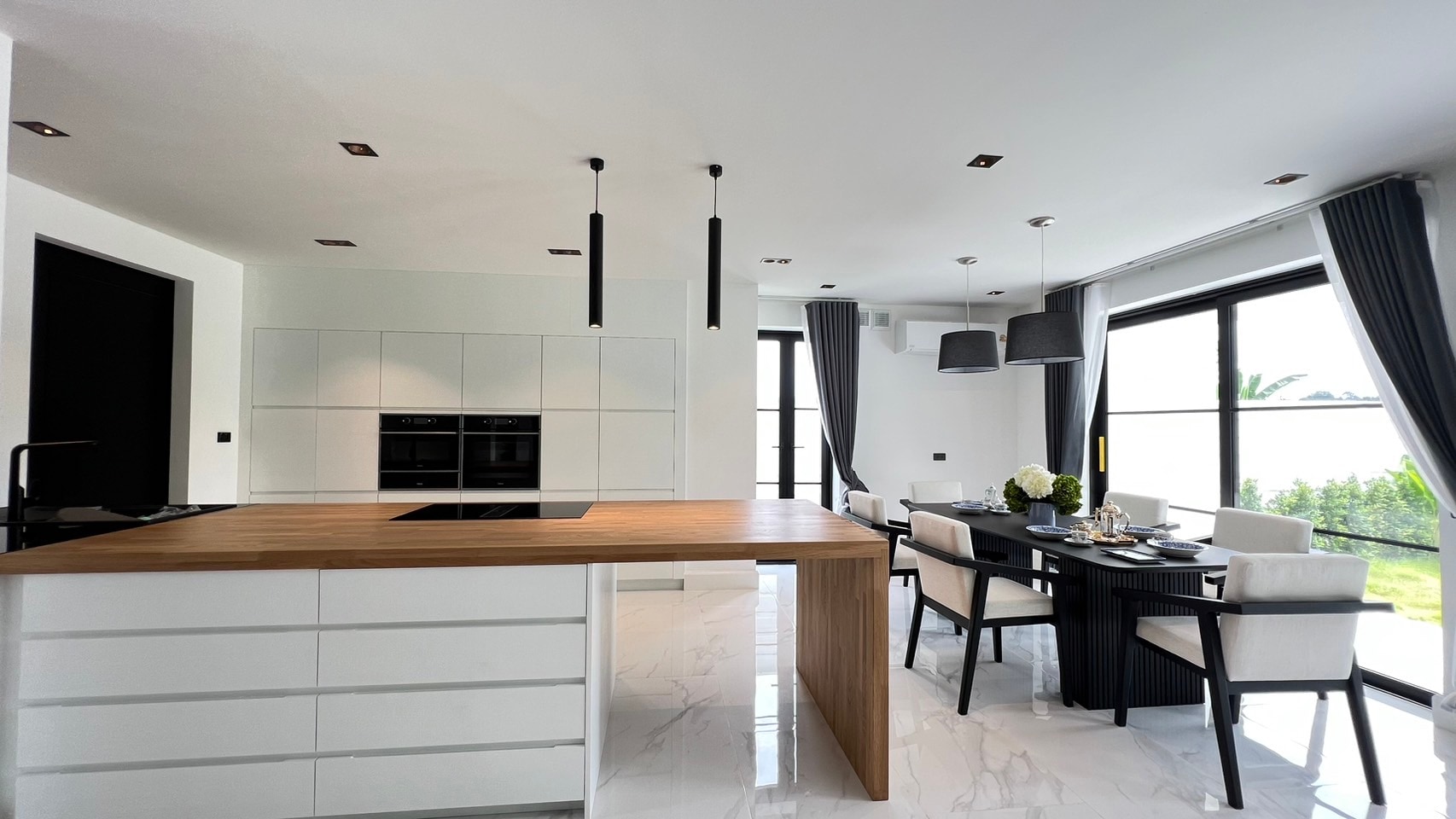 5 Bedrooms 7 Bathrooms in East Pattaya photo 29