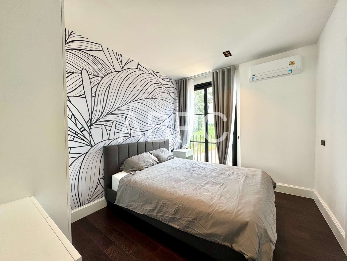 5 Bedrooms 7 Bathrooms in East Pattaya photo 14