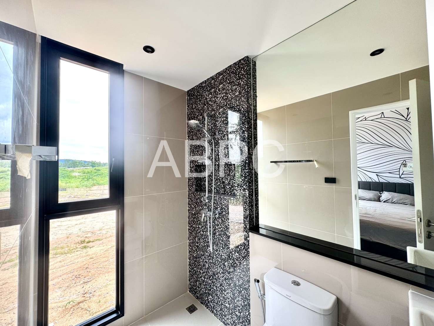 5 Bedrooms 7 Bathrooms in East Pattaya photo 5