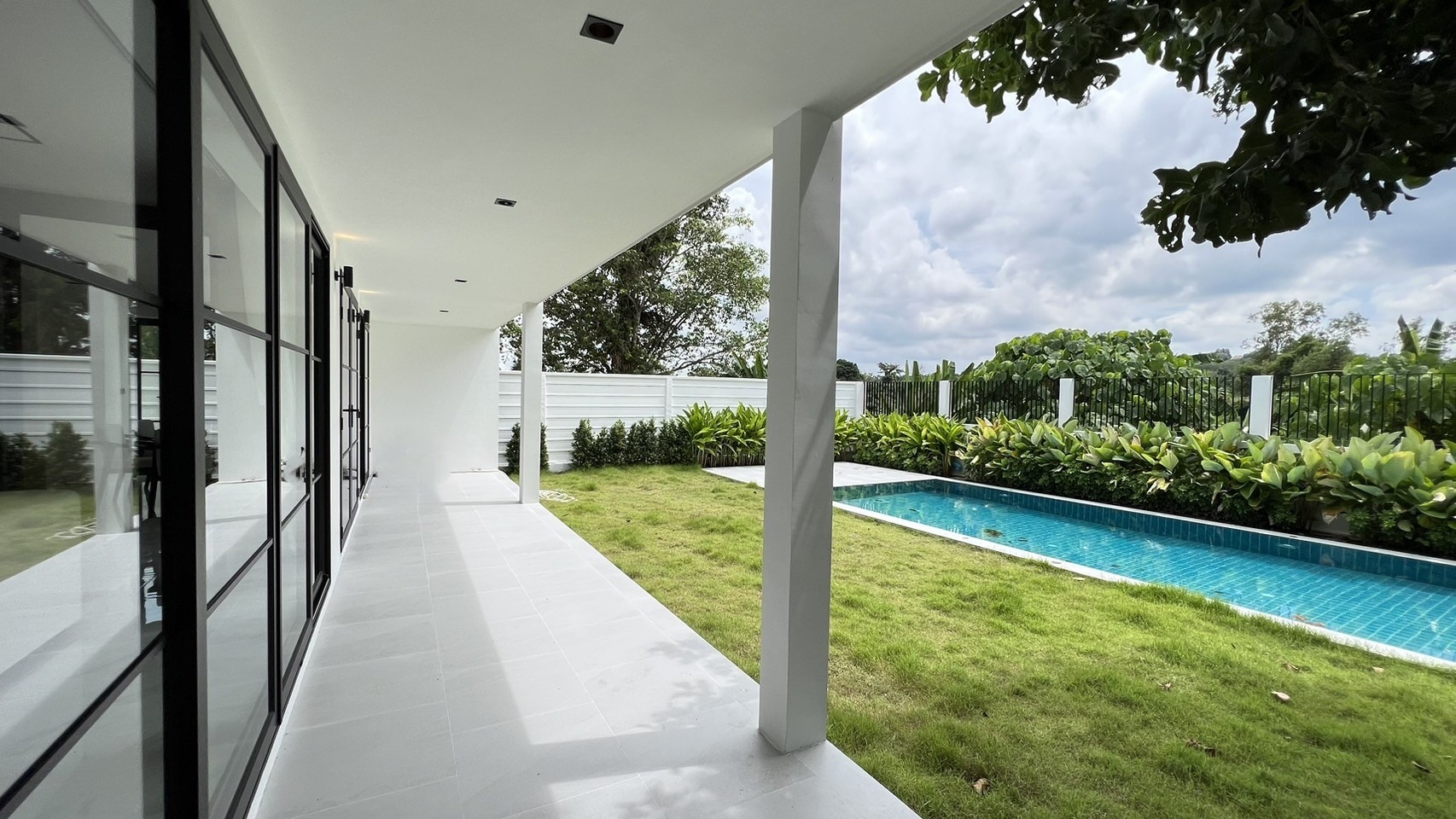 5 Bedrooms 7 Bathrooms in East Pattaya photo 31