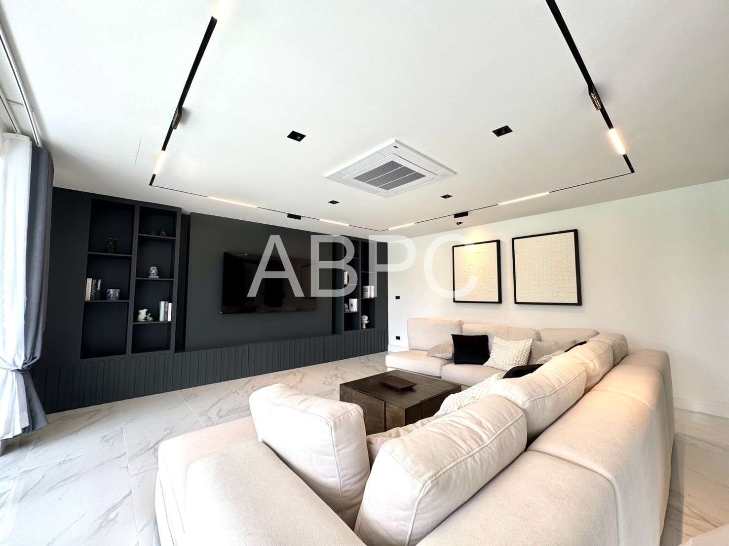 5 Bedrooms 7 Bathrooms in East Pattaya photo 23