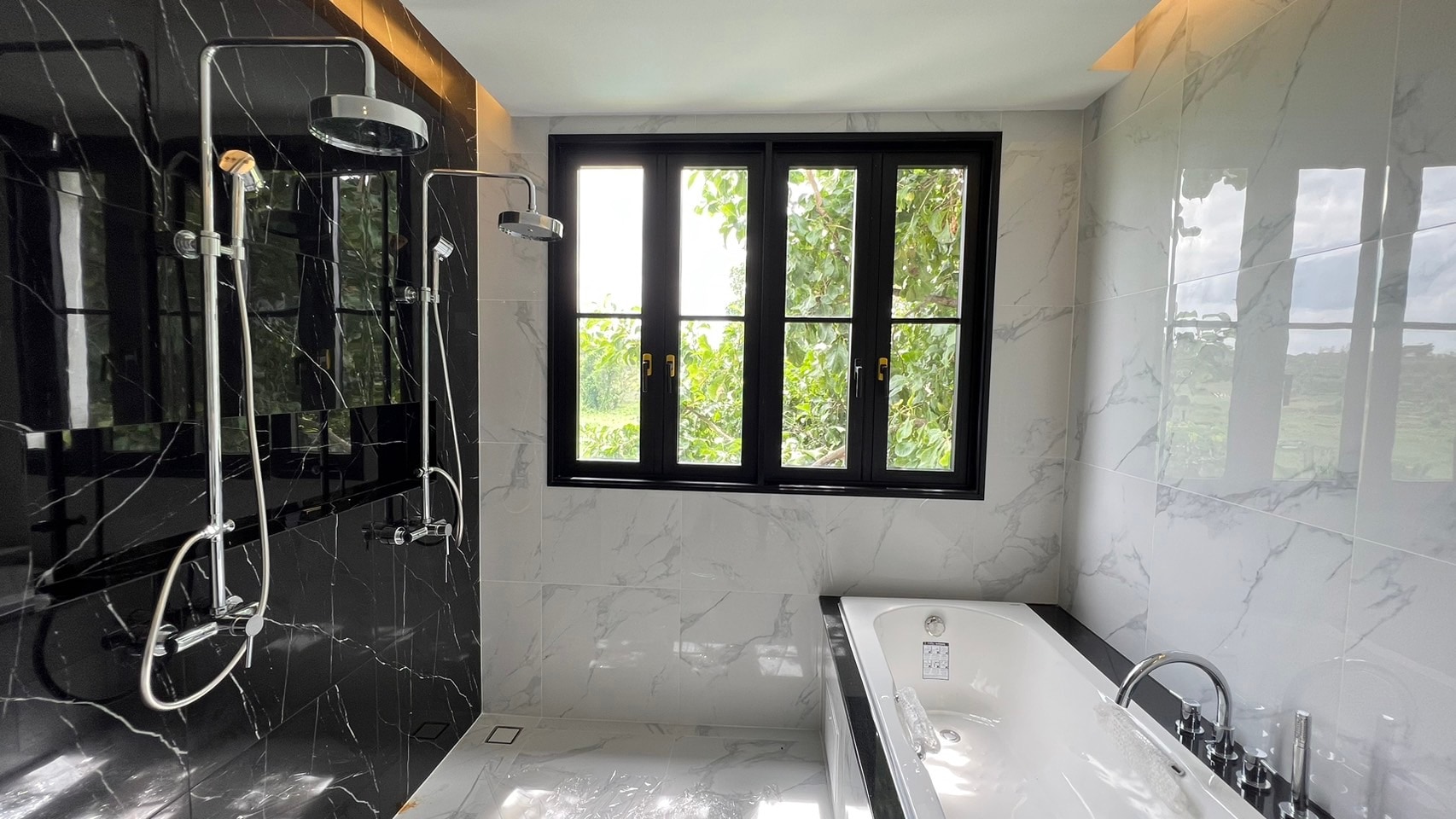 5 Bedrooms 7 Bathrooms in East Pattaya photo 30