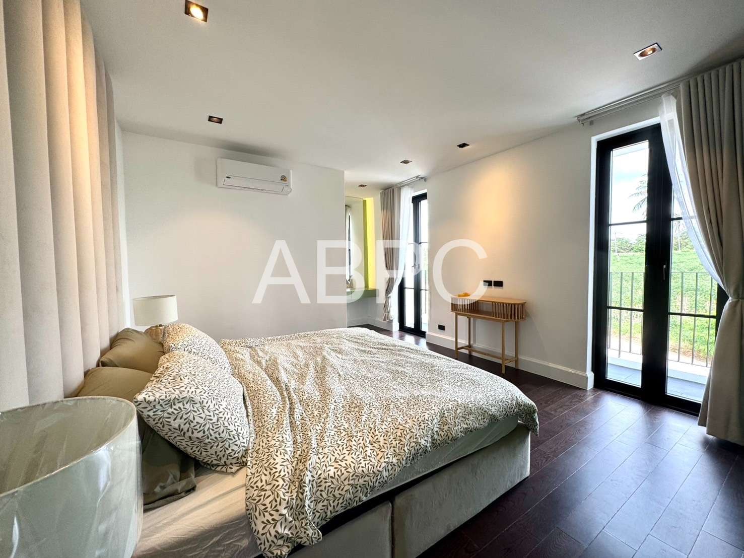 5 Bedrooms 7 Bathrooms in East Pattaya photo 6