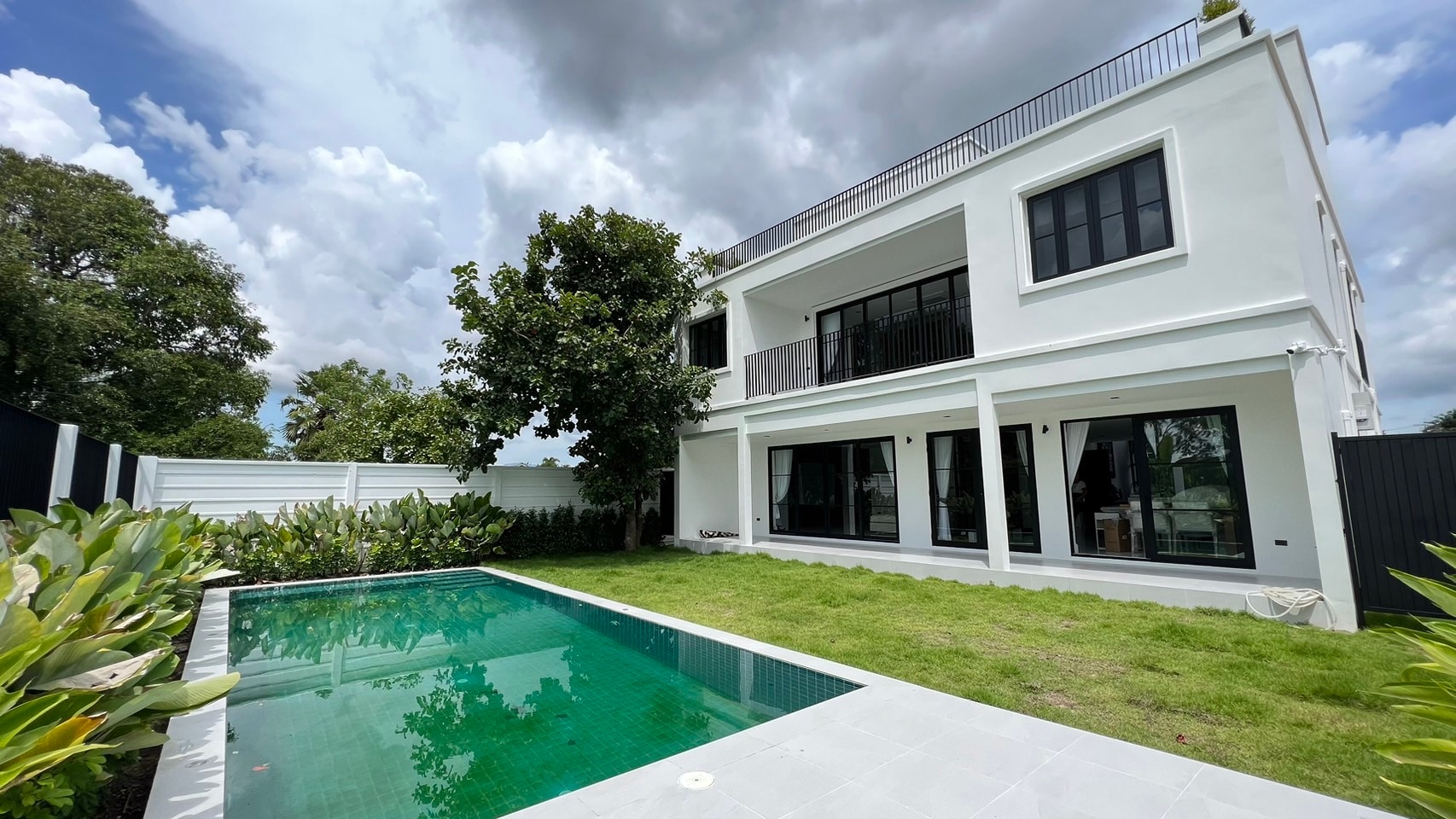 5 Bedrooms 7 Bathrooms in East Pattaya photo 27