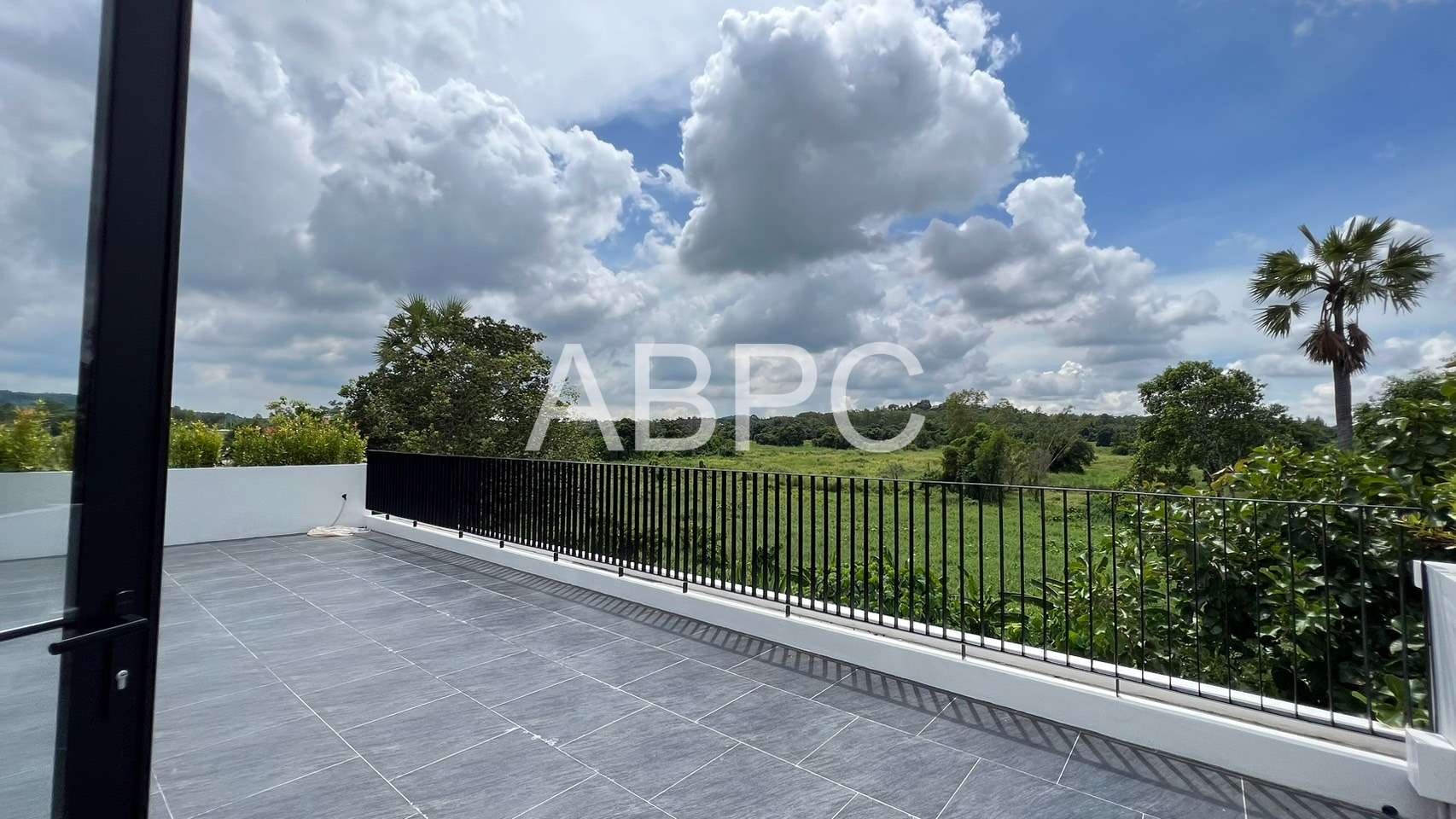 5 Bedrooms 7 Bathrooms in East Pattaya photo 25