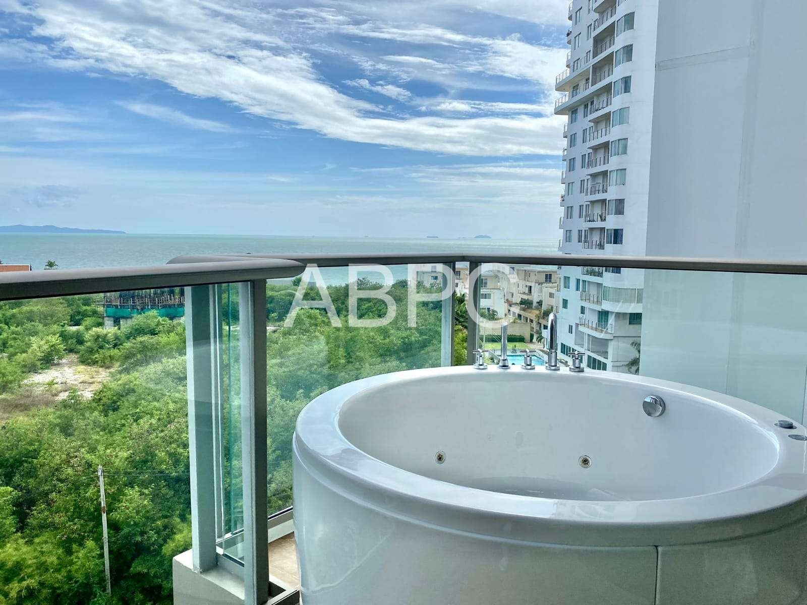 Ocean View with Jacuzzi Condo In Jomtien For Rent