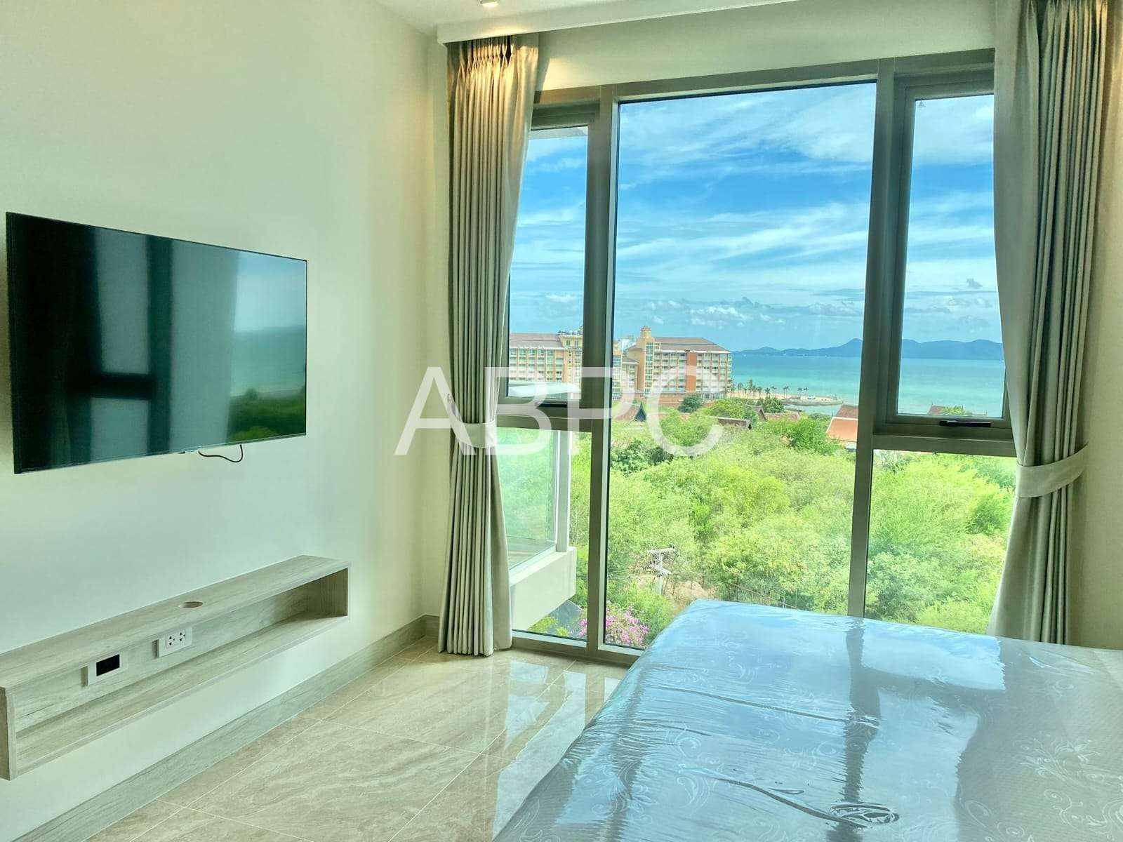 Ocean View with Jacuzzi Condo In Jomtien For Rent photo 12