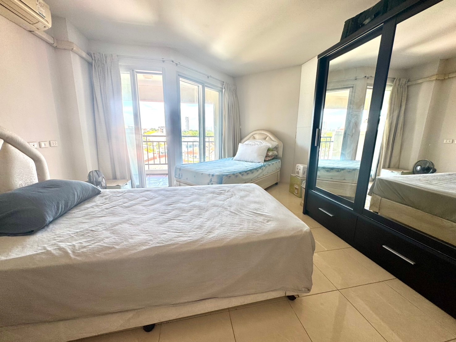 Large City View 1 Bed 1 Bath Condo In Central Pattaya photo 9