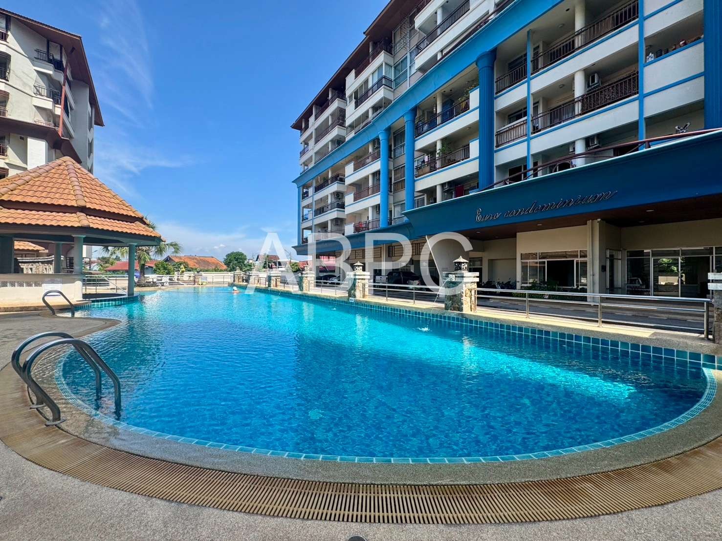 Large City View 1 Bed 1 Bath Condo In Central Pattaya