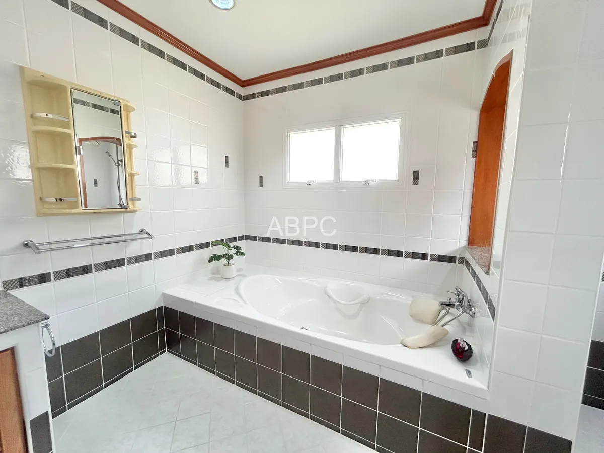 3 Bedrooms 3 Bathrooms in East pattaya photo 2