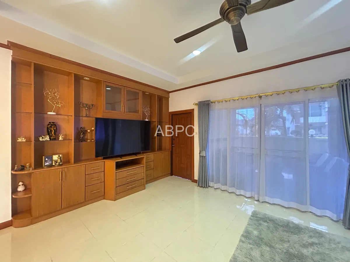 3 Bedrooms 3 Bathrooms in East pattaya photo 4