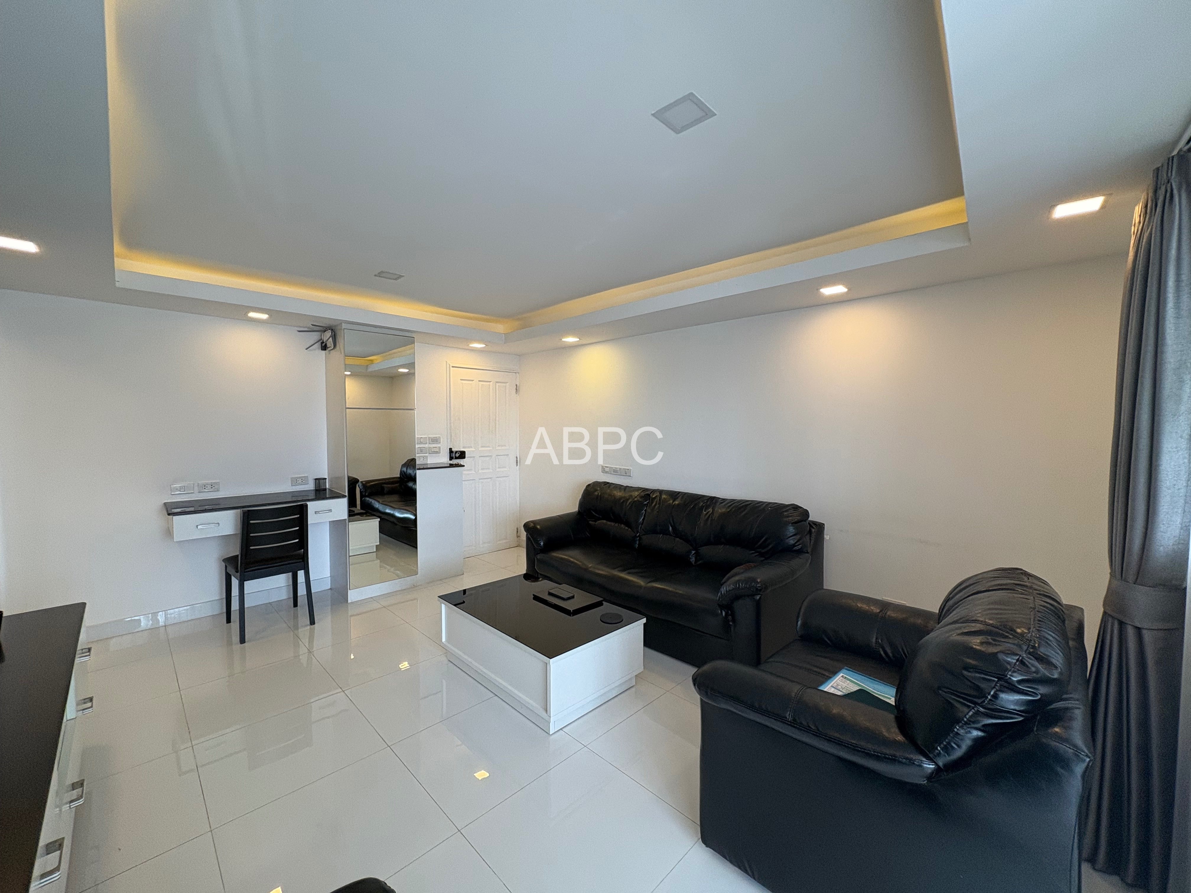 Large 1 Bed - 1 Bath Condo in Central Pattaya photo 3