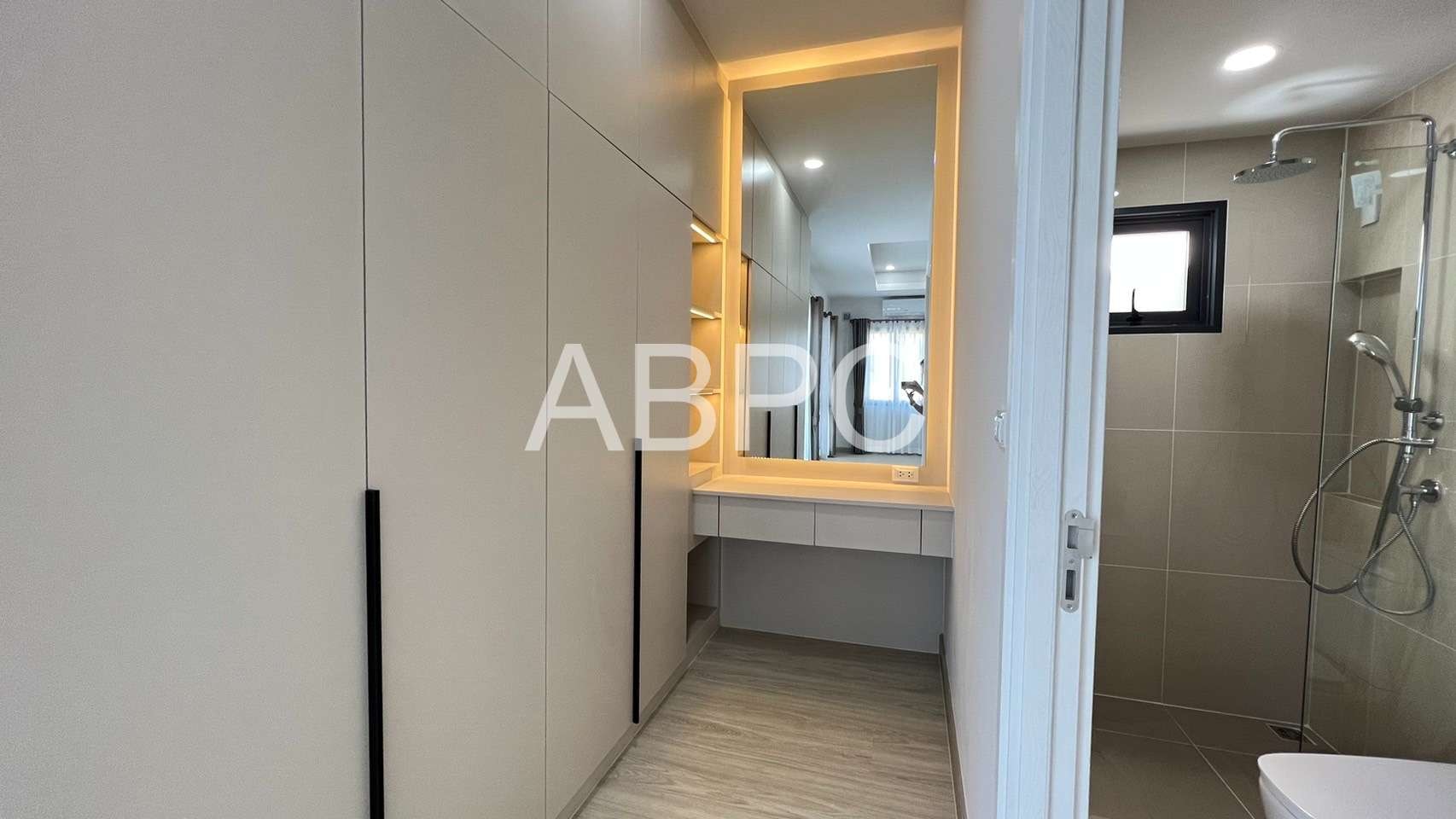 3 Bedrooms 3 Bathrooms in East Pattaya photo 6