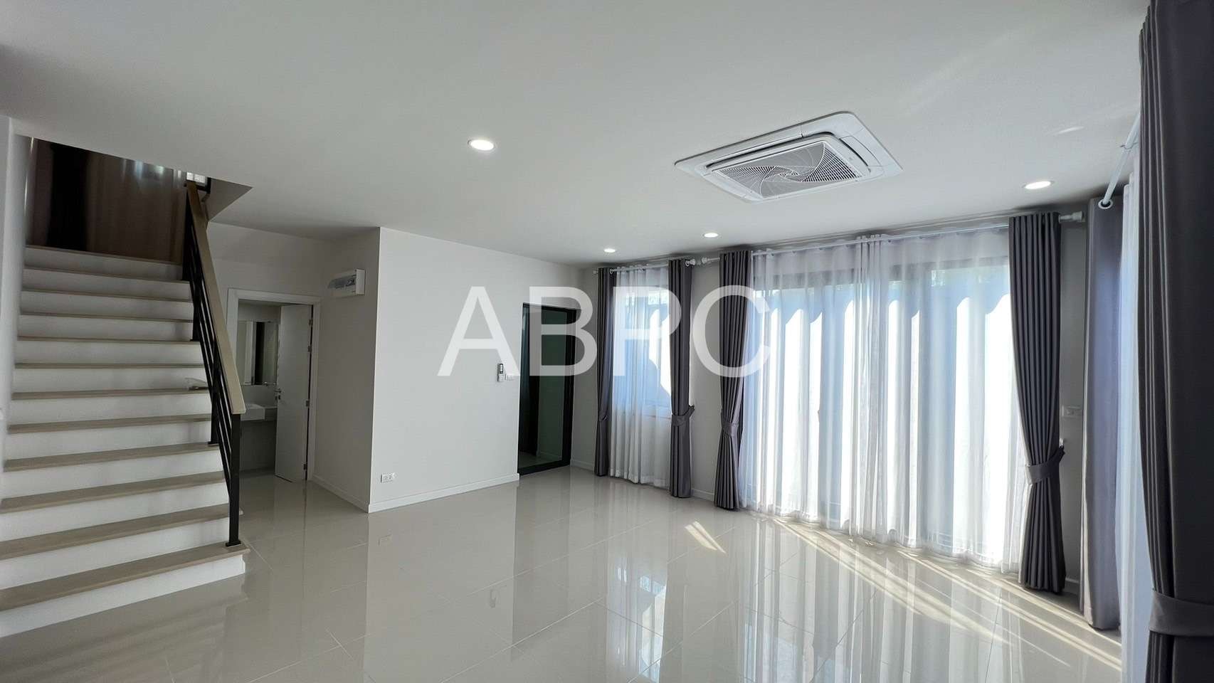3 Bedrooms 3 Bathrooms in East Pattaya photo 11